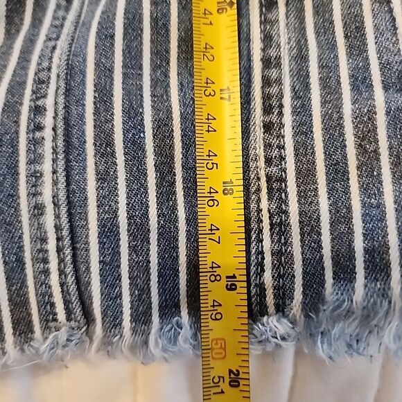 BlankNYC Blue White Striped Denim Shirt Jacket Raw Hem Cropped Size M Pockets - Picture 6 of 8